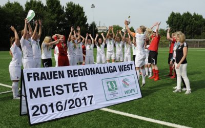 Regionalliga-Meisterschaft: Kölner Fußballerinnen feiern Doppelaufstieg