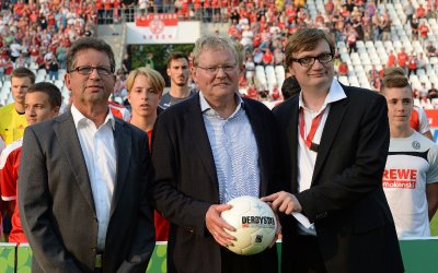 Hermann Korfmacher eröffnet Regionalliga-Saison vor toller Kulisse