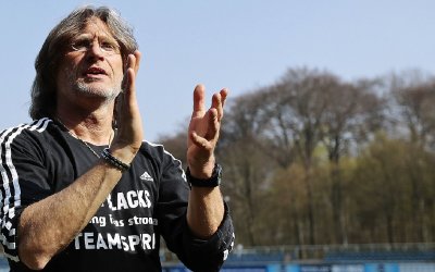 Schalker Norbert Elgert als 