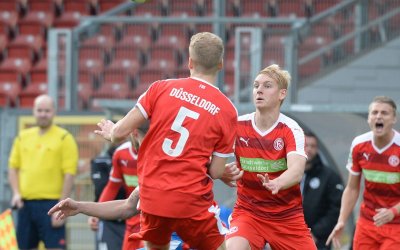 Nachholspiele in der Regionalliga West: BVB und Fortuna bauen Serien aus