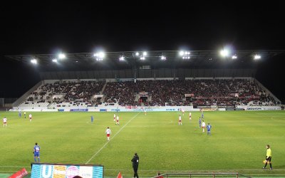 A tribute to Otto Rehhagel: Spiel mit Geschichte weiht fertiges Stadion Essen ein