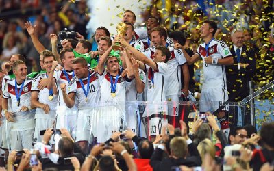 Hochsaison-Bilanz der WFLV-Passstelle: Fußball-Boom nach der Weltmeisterschaft