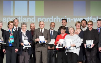 NRW-Ministerin Ute Schäfer verleiht Sportplakette für herausragendes Engagement