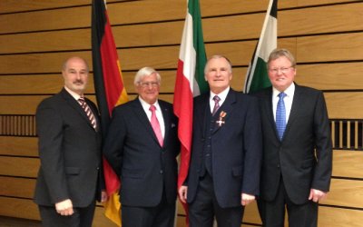 Walter Hützen und Hans-Gerhard Schulz erhalten Bundesverdienstkreuz am Bande